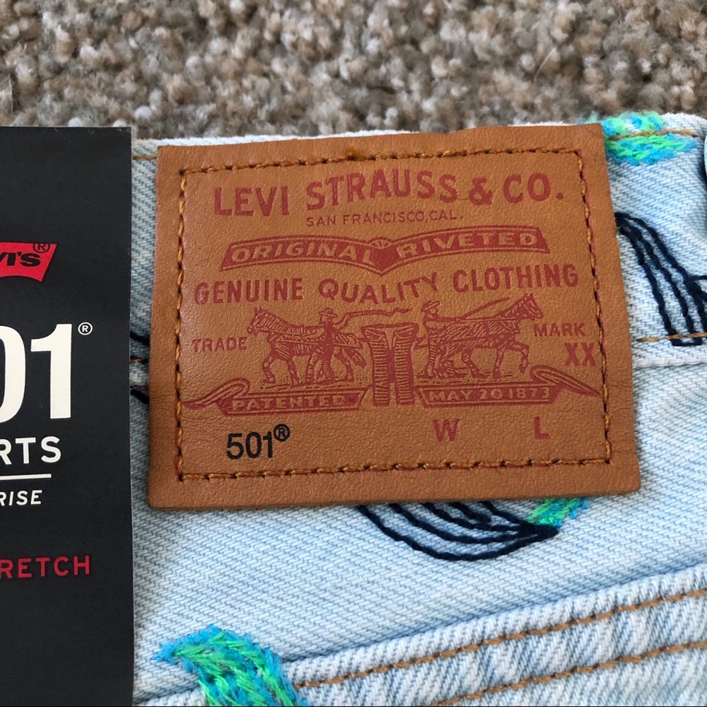 LEVIS 501 HIGH RISE FLORAL SHORTS - Picture 5 of 11